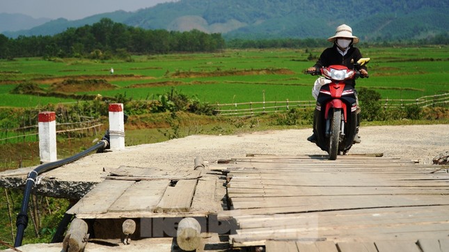 Vì sao cầu tiền tỷ, tuổi thọ 50 năm mới sử dụng đã tan nát? ảnh 8