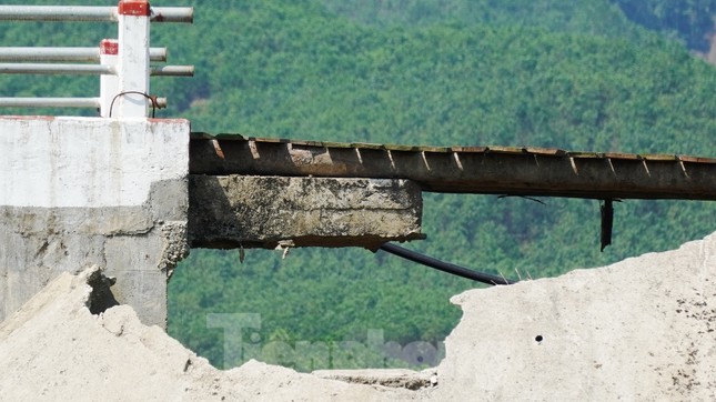 Vì sao cầu tiền tỷ, tuổi thọ 50 năm mới sử dụng đã tan nát? ảnh 1