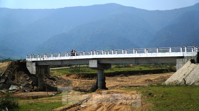 Vì sao cầu tiền tỷ, tuổi thọ 50 năm mới sử dụng đã tan nát? ảnh 5
