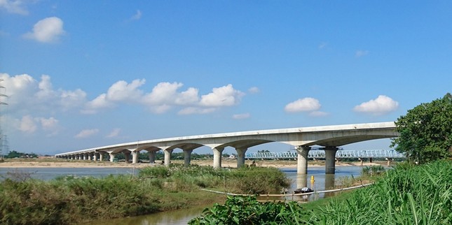 Cao tốc Đà Nẵng - Quảng Ngãi xuất hiện lún ở đầu cầu, cống ảnh 2