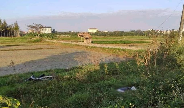 Phát hiện thi thể người đàn ông giữa cánh đồng hoang ảnh 1