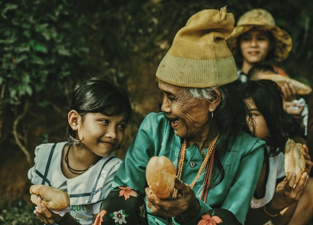 Tác giả bức ảnh 'sinh nhật khi chỉ còn 1% sự sống' nhận giải thưởng Lý Tự Trọng ảnh 3