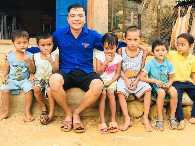 Tác giả bức ảnh 'sinh nhật khi chỉ còn 1% sự sống' nhận giải thưởng Lý Tự Trọng ảnh 2