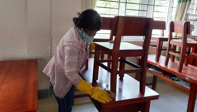 Học sinh Quảng Nam trở lại trường từ 4/5: Kiểm tra thân nhiệt, chào cờ tại lớp ảnh 1