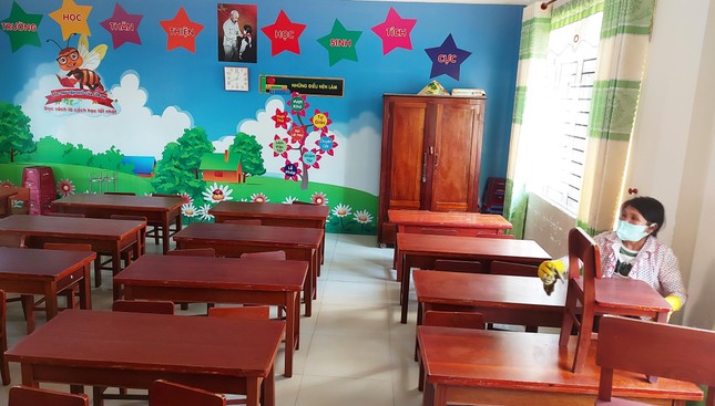 Học sinh Quảng Nam trở lại trường từ 4/5: Kiểm tra thân nhiệt, chào cờ tại lớp ảnh 3