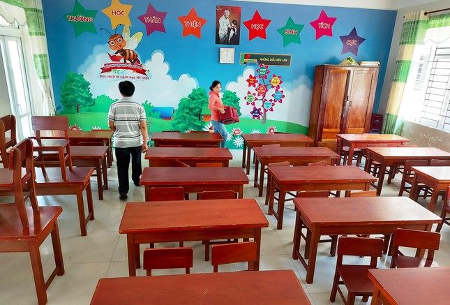 Học sinh Quảng Nam trở lại trường từ 4/5: Kiểm tra thân nhiệt, chào cờ tại lớp ảnh 6