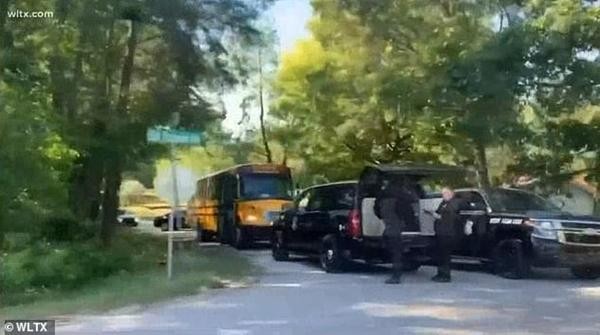 Mỹ: Xe buýt nhà trường bị tấn công, nhóm học sinh tiểu học đã “hạ” tên cướp thế nào? ảnh 3