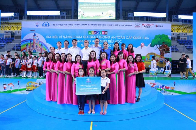 Trẻ em hưởng ứng Chương trình giáo dục An toàn giao thông ảnh 1