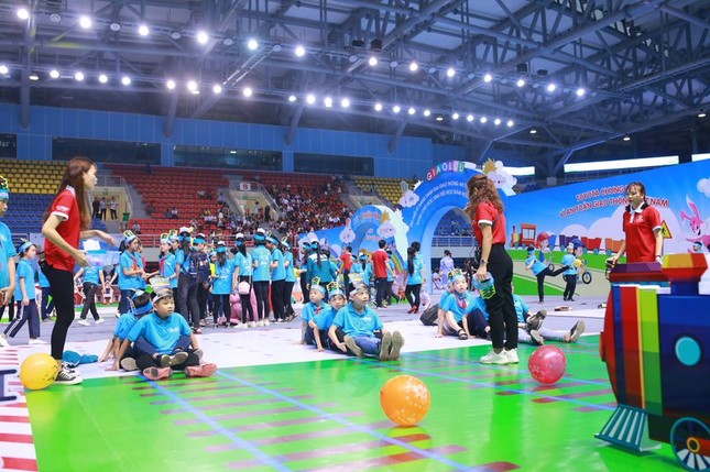Trẻ em hưởng ứng Chương trình giáo dục An toàn giao thông ảnh 2