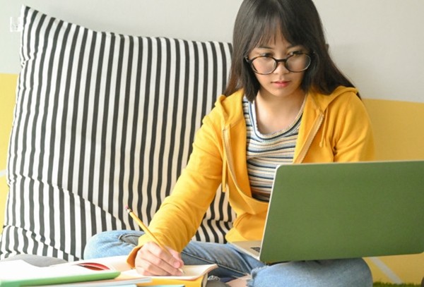 “Hack” kỹ năng nghe tiếng Anh: 5 cách để bạn nghe tiếng Anh mà không hề “cuống“ ảnh 3