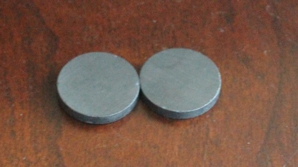 Các bác sĩ thực hiện ca mổ hiếm gặp, cứu em bé 2 tuổi nuốt 2 viên nam châm ảnh 1