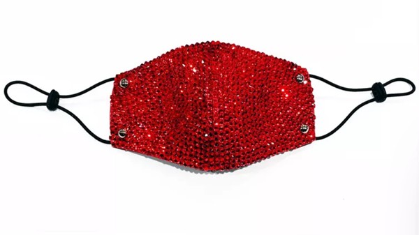 Các thương hiệu cao cấp bán khẩu trang xa xỉ, đắt nhất là của nhà thiết kế gốc Việt ảnh 1