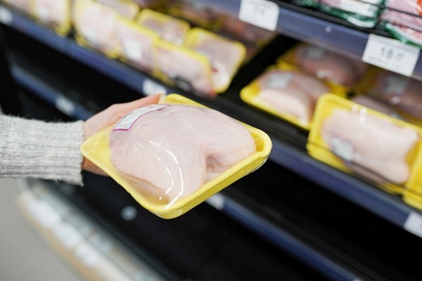 Tổ chức Y tế Thế giới lên tiếng về nguy cơ lây nhiễm COVID-19 qua thực phẩm hay bao bì ảnh 1