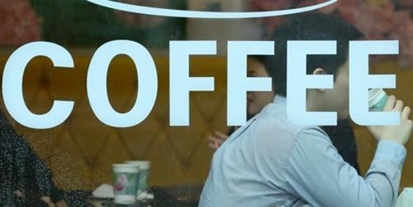 Starbucks Hàn Quốc loay hoay giảm chỗ ngồi sau khi liên quan tới hơn 50 ca nhiễm COVID-19 ảnh 1