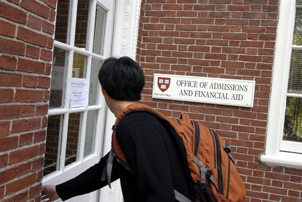 ĐH Harvard và Yale phân biệt đối xử, lấy cớ về “tính cách” để ít nhận sinh viên châu Á ảnh 1