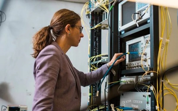 Đã có mạng Internet nhanh nhất thế giới, có thể tải toàn bộ phim trên Netflix trong 1 giây ảnh 2