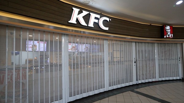 Do đại dịch, KFC tạm dừng khẩu hiệu “Liếm ngón tay…” vì nghe không được vệ sinh ảnh 3