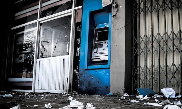 Tên trộm xui xẻo: Cho nổ tung cây ATM mà không lấy được đồng nào, đành tay trắng bỏ chạy ảnh 1