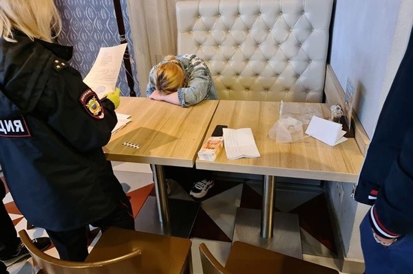 Người mẹ bán con gái mới sinh lấy 90 triệu đồng để mua giày mới, nhưng cái kết rất bất ngờ ảnh 4
