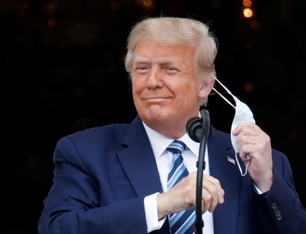 Tổng thống Trump liên tục bị các mạng xã hội “thổi còi”, hết Facebook lại đến Twitter ảnh 3