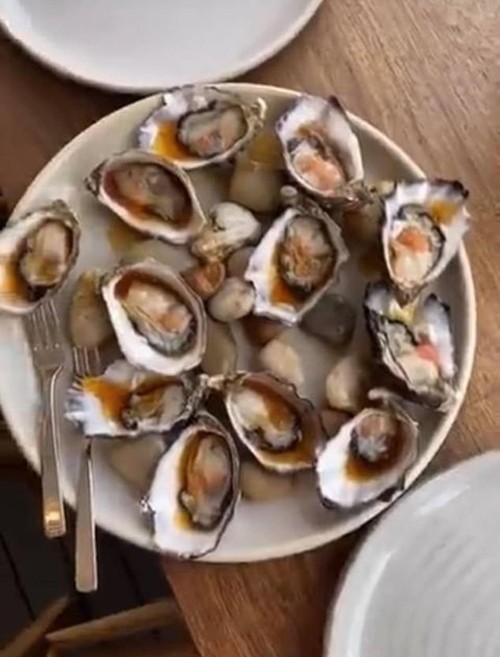 Cô người mẫu chạy đi ăn hàu, để cả chuyến bay đợi 30 phút, còn trách ngược các hành khách ảnh 2