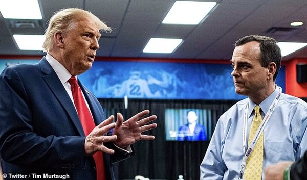 Không chấp nhận thua, đội ngũ của ông Trump liều lĩnh chỉnh sửa ảnh đăng lên mạng xã hội ảnh 4