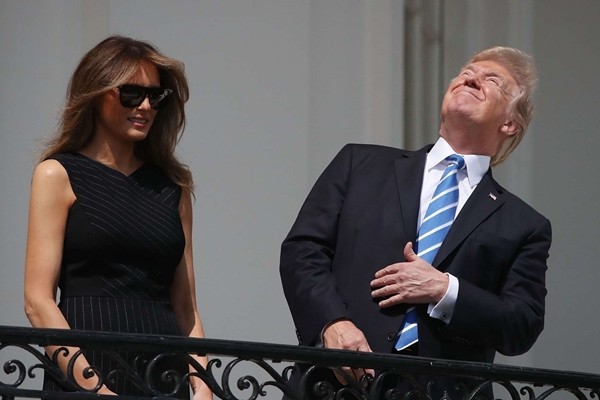 Nhật thực toàn phần ngày Đại cử tri Đoàn bầu Tổng thống Mỹ: “Điềm báo” cho Donald Trump? ảnh 2