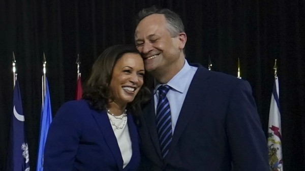 Phó Tổng thống đắc cử Kamala Harris nhắc lại buổi hẹn hò đầu tiên, bà có lời khuyên gì về việc chọn người yêu? ảnh 3