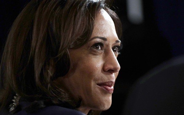 Phó Tổng thống đắc cử Kamala Harris nhắc lại buổi hẹn hò đầu tiên, bà có lời khuyên gì về việc chọn người yêu? ảnh 2