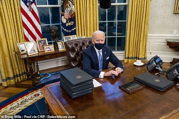 Tổng thống Biden gỡ bỏ cái nút đỏ bí ẩn trên bàn làm việc ở Nhà Trắng, đó là nút gì vậy? ảnh 4