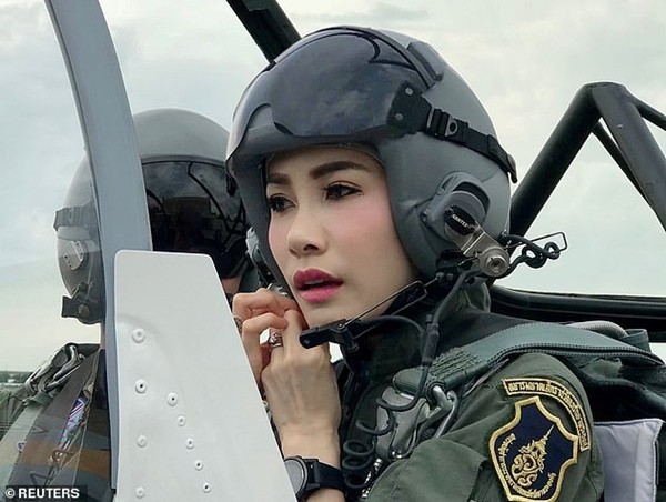 Nội chiến hậu cung hoàng gia Thái Lan: Quý phi thắng thế, được phong làm Đệ nhị Hoàng hậu? ảnh 5