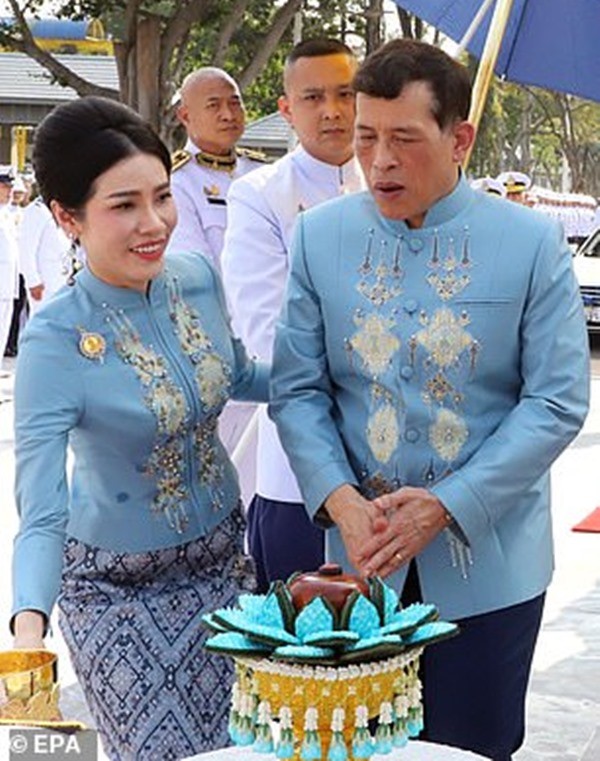 Nội chiến hậu cung hoàng gia Thái Lan: Quý phi thắng thế, được phong làm Đệ nhị Hoàng hậu? ảnh 1