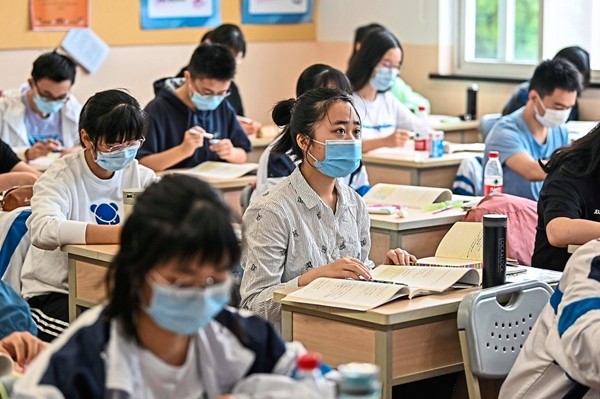 Đeo 2 khẩu trang để chống biến thể mới của SARS-CoV-2: Các chuyên gia hướng dẫn thế nào? ảnh 1