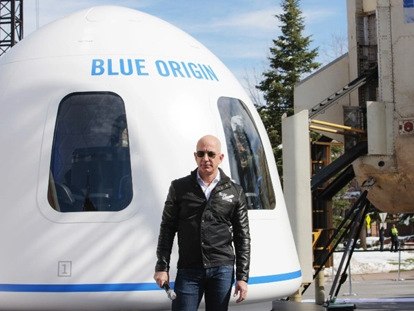 Hai người giàu nhất thế giới đối đầu: Elon Musk phản pháo khi bị phía Jeff Bezos bảo “thích nổi tiếng” ảnh 3