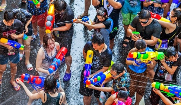 Chờ đợi suốt 2 năm, năm nay Tết té nước Songkran ở Thái Lan được phép tổ chức ảnh 1