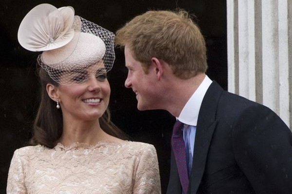 Sau khi Meghan gây bão, ai cũng tiếc cho tình cảm chị dâu - em chồng của Kate và Harry ảnh 3
