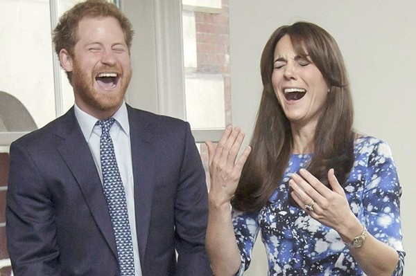 Sau khi Meghan gây bão, ai cũng tiếc cho tình cảm chị dâu - em chồng của Kate và Harry ảnh 4