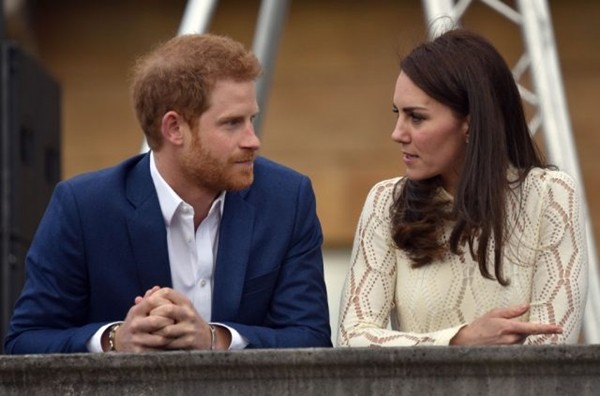 Sau khi Meghan gây bão, ai cũng tiếc cho tình cảm chị dâu - em chồng của Kate và Harry ảnh 6