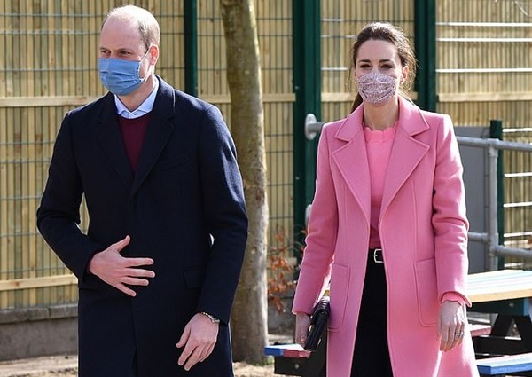 William - Kate có động thái đầy ẩn ý: Gửi thư cho cậu bé tên là Harry, với chi tiết “lạ“ ảnh 3