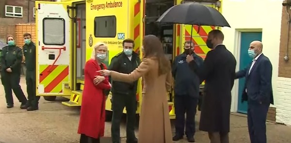 Những cử chỉ tinh tế của William - Kate ít người để ý nhưng lại nói lên rất nhiều điều ảnh 3