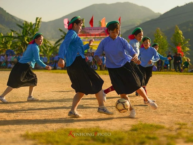 Bộ ảnh những cô gái Sán Chỉ say mê đá bóng khiến cộng đồng mạng trầm trồ ảnh 1