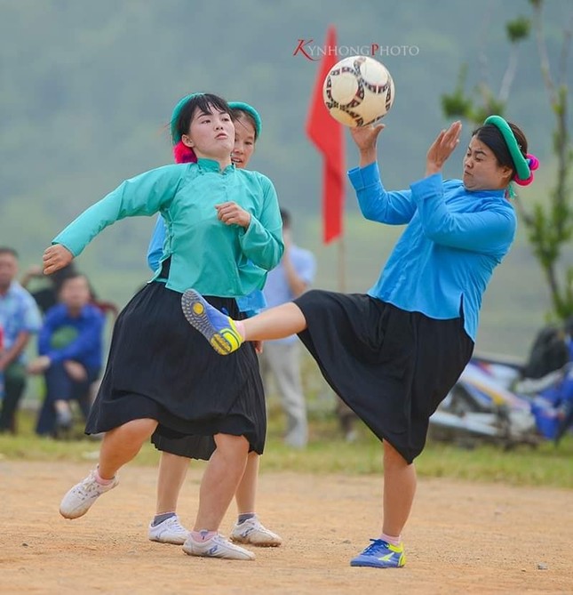 Bộ ảnh những cô gái Sán Chỉ say mê đá bóng khiến cộng đồng mạng trầm trồ ảnh 6