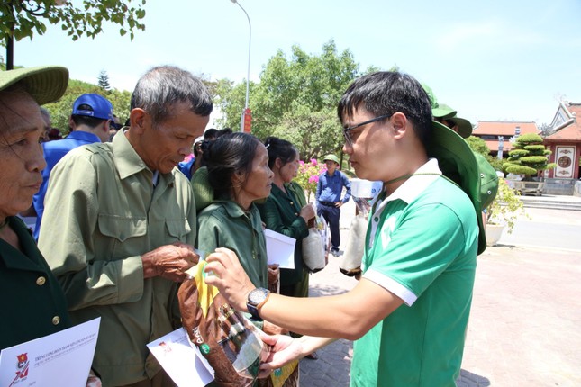 Xúc động 'Hành trình tình nguyện theo dấu lịch sử' ảnh 4