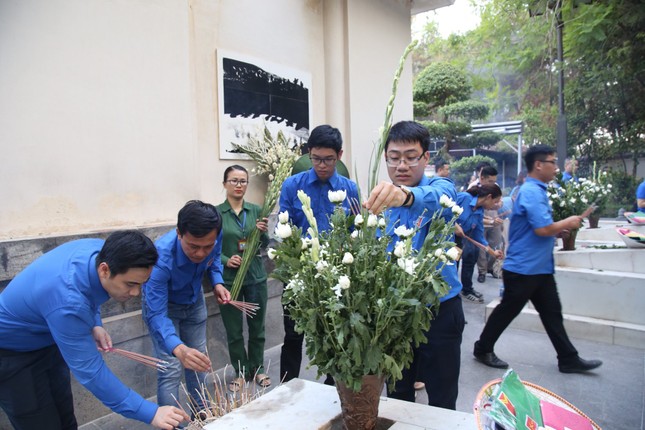 Xúc động 'Hành trình tình nguyện theo dấu lịch sử' ảnh 7