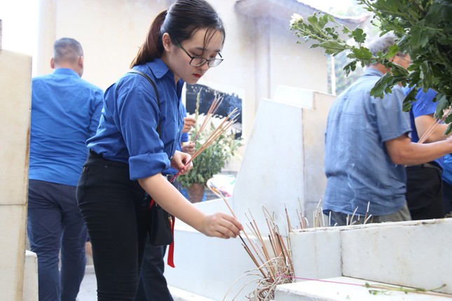 Xúc động 'Hành trình tình nguyện theo dấu lịch sử' ảnh 9
