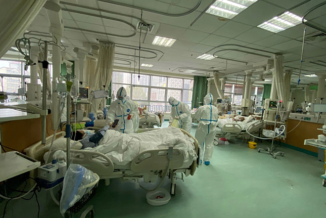Căng thẳng cực độ bủa vây bác sĩ Vũ Hán ảnh 1