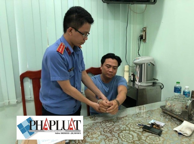 Đại úy công an bị khởi tố vì cho phạm nhân thuê điện thoại ảnh 3