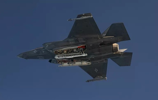 Tận thấy tiêm kích F-35 thả bom hạt nhân có tốc độ siêu thanh ảnh 2