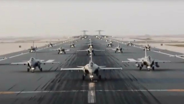 Qatar khoe sức mạnh không quân bằng cuộc diễn tập ‘voi đi bộ’ ảnh 1
