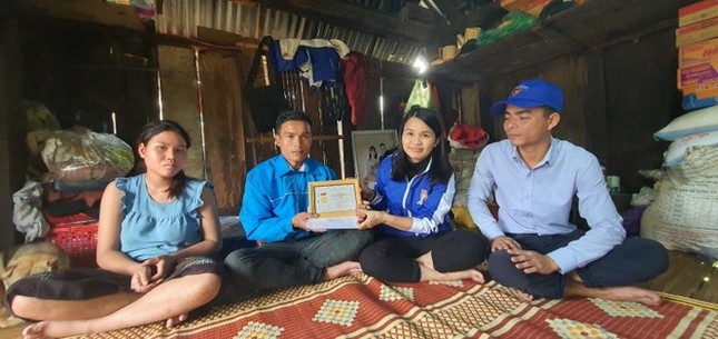 Những gương mặt được trao huy hiệu 'Tuổi trẻ dũng cảm' trong năm qua ảnh 2